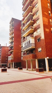 Venta de piso en Salvador Allende de 3 habitaciones con terraza y garaje