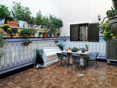 Casa de 2 plantas con patio y techo libre en Palma