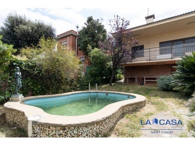 Preciosa casa con jardín y piscina en Mirasol, Sant Cugat