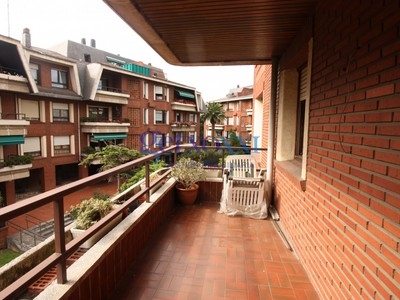 Venta de piso con terraza en Las Arenas