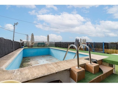 Casa con piscina en Cogollos Vega