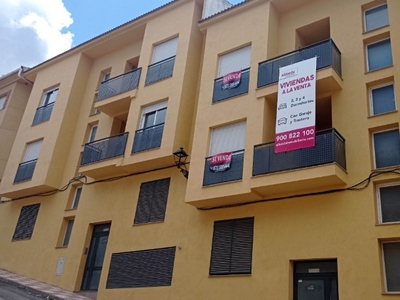 Piso de obra nueva con garaje y trastero anejos, 3 habitaciones, 2 baños, cocina y salón en venta en un edificio residencial situado en Los Villares (Jaén)