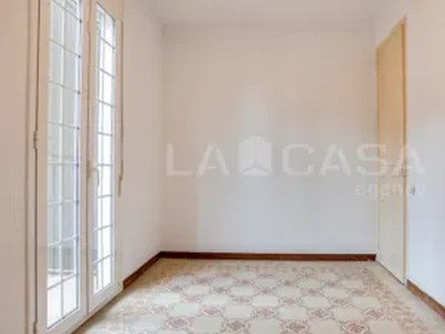 Piso en venta en Carrer de Còrsega, cerca de Passatge de Roura