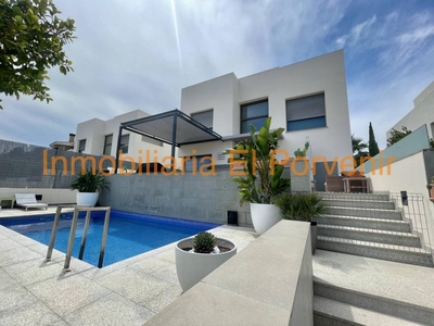Venta Casa unifamiliar Torrent (València). Con terraza 339 m²