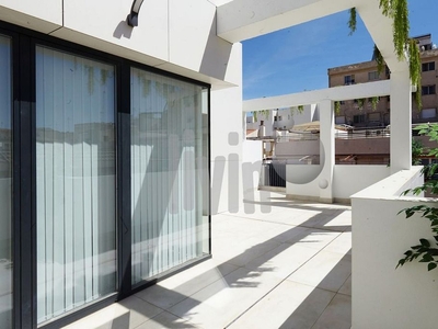 Alquiler de ático en Avda de Madrid - Pº de la Estación de 2 habitaciones con terraza y aire acondicionado