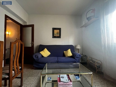 Alquiler de piso en Casco Histórico de 3 habitaciones con terraza y muebles