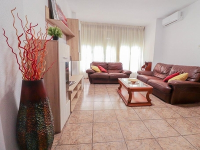 Alquiler de piso en Ciudad Jardín - Tagarete - El Zapillo de 4 habitaciones con muebles y aire acondicionado