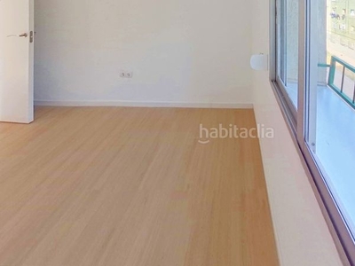Alquiler piso con 3 habitaciones en Pueblo Nuevo Madrid