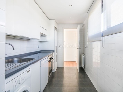 Alquiler piso en aguarón 19 piso-oficina exterior de dos habitaciones y dos baños con plaza de garaje en Madrid
