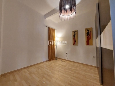Alquiler piso en caceres 7 piso con ascensor, calefacción y aire acondicionado en Madrid