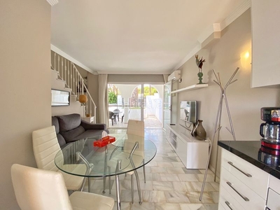 Casa adosada con 2 habitaciones con aire acondicionado en Marbella