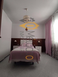 Casa con 3 habitaciones con aire acondicionado en Sevilla