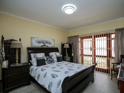 INCOME GENERATING FAMILY HOME - HELDERVUE - SOMERSET WEST