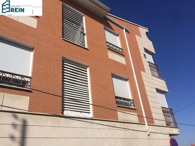 Piso en alquiler en Recas de 2 habitaciones con garaje y jardín