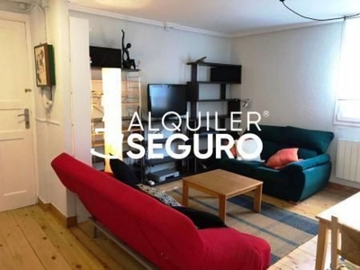 Piso en alquiler en Casco Viejo de 2 habitaciones con muebles y calefacción