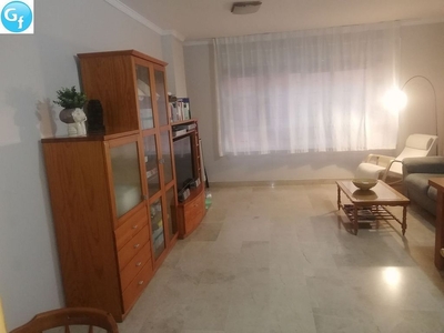 Piso en venta en Melilla de 2 habitaciones con garaje y ascensor