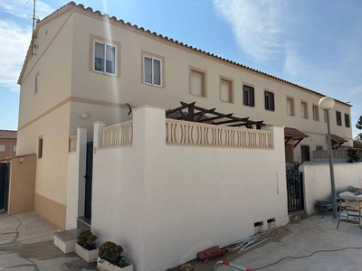 Venta Casa adosada en Carrer de Menorca Mont-roig del Camp. Muy buen estado plaza de aparcamiento calefacción central 92 m²