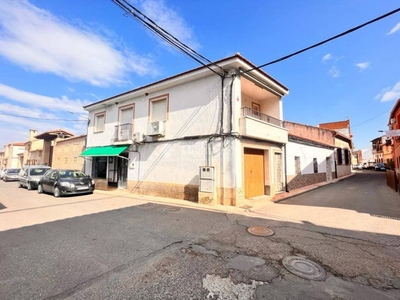 Venta Casa adosada La Pueblanueva. A reformar con balcón calefacción individual 200 m²