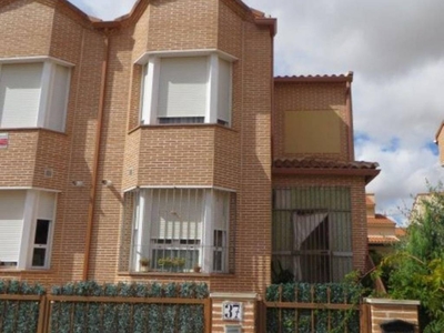 Venta Casa unifamiliar en Calle Valencia Villaluenga de La Sagra. Buen estado plaza de aparcamiento calefacción individual 181 m²