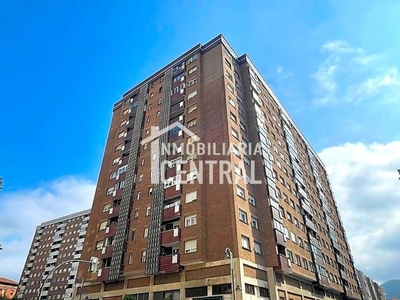 Venta Piso Bilbao. Piso de tres habitaciones en Celestino María del Arenal Plaza. A reformar cuarta planta con balcón