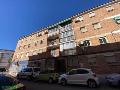 Venta Piso Ciudad Real. Piso de tres habitaciones en C. García de Loaysa 6. Segunda planta con terraza