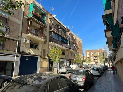 Venta Piso Córdoba. Piso de tres habitaciones en Calle Fray Martín de Córdoba 4. Segunda planta con terraza calefacción central