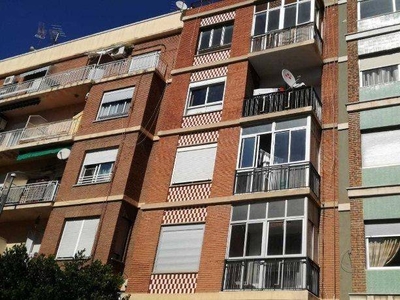 Venta Piso La Pobla de Vallbona. Piso de dos habitaciones en Carrer del Poeta Llorente. Cuarta planta