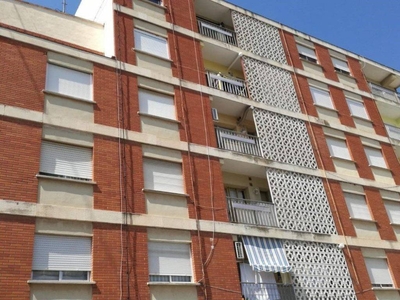 Venta Piso La Pobla de Vallbona. Piso de tres habitaciones en Senyera De La. Con balcón