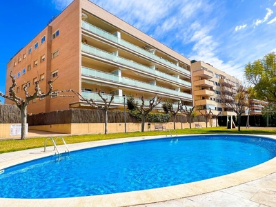 Venta Piso Salou. Piso de tres habitaciones en Tarragona De 30. Planta baja con terraza