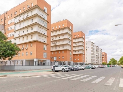 Piso de tres habitaciones Calle Flor de Salvia 9, Avenida de las Ciencias-Emilio Lemos, Sevilla