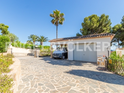 Villa mediterránea sobre gran parcela con vistas en La Sabatera, Moraira