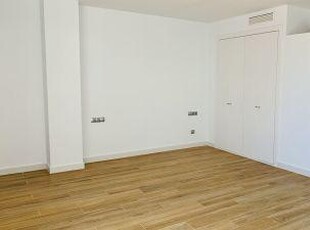 Apartamento en venta. Magnífico apartamento estudio de 50m2 útiles espacioso y luminoso, con una plaza de parking y un trastero incluidos,