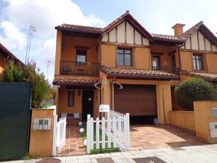 CHALET ADOSADO EN VENTA