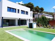 Alquiler Casa unifamiliar en antoni sarda Sitges. Con terraza 517 m²