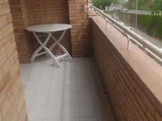 Alquiler Piso Lleida. Piso de cuatro habitaciones en Carrer Cardenal Cisneros. Buen estado con balcón calefacción individual