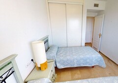 Apartamento con 3 habitaciones amueblado con calefacción y aire acondicionado en Estepona
