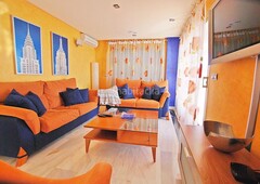 Apartamento en planta media de 3 dormitorios en Fuengirola