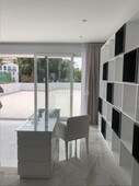 Apartamento en urbanización gray d'albion apartamento moderno, puerto banus, parking privado, piscina, jardines en Marbella