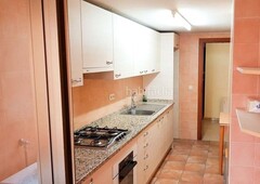 Apartamento ¡ubicación ! oportunidad de obtener un amplio y luminoso apartamento de 4 dormitorios en pleno centro . en Marbella