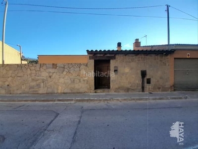 Casa adosada con 4 habitaciones, calefacción y terraza en Sant Vicenç dels Horts