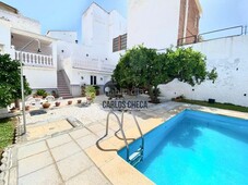 Casa con 3 habitaciones amueblada con parking, piscina, calefacción y aire acondicionado en Vélez - Málaga