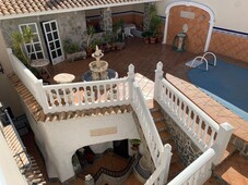 Casa con piscina en Zona Cervantes
