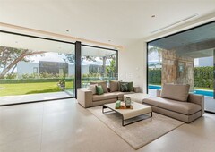 Casa espectacular villa de estilo moderno y obra nueva en rocío de nagüeles, milla de oro en Marbella