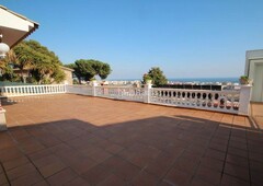Chalet casa con magníficas vistas al mar y piscina climatizada en Santa Susanna
