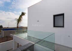 Chalet con 3 habitaciones con parking, calefacción, aire acondicionado y vistas al mar en Alcázares (Los)