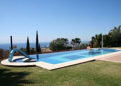 Chalet con 6 habitaciones con parking, piscina, calefacción y aire acondicionado en Marbella