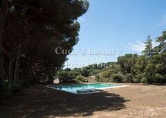Chalet con 9 habitaciones con parking, piscina, calefacción y vistas a la montaña en Sant Andreu de Llavaneres
