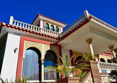 Chalet villa aislada de 7 dormitorios en la cala en Mijas