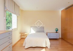Chalet villa en excelentes condiciones de 6 dormitorios en venta en Pedralbes en Barcelona