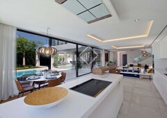 Chalet villas de lujo modernas con 5 dormitorios en venta en una promoción de obra nueva privada , marbella en Benahavís